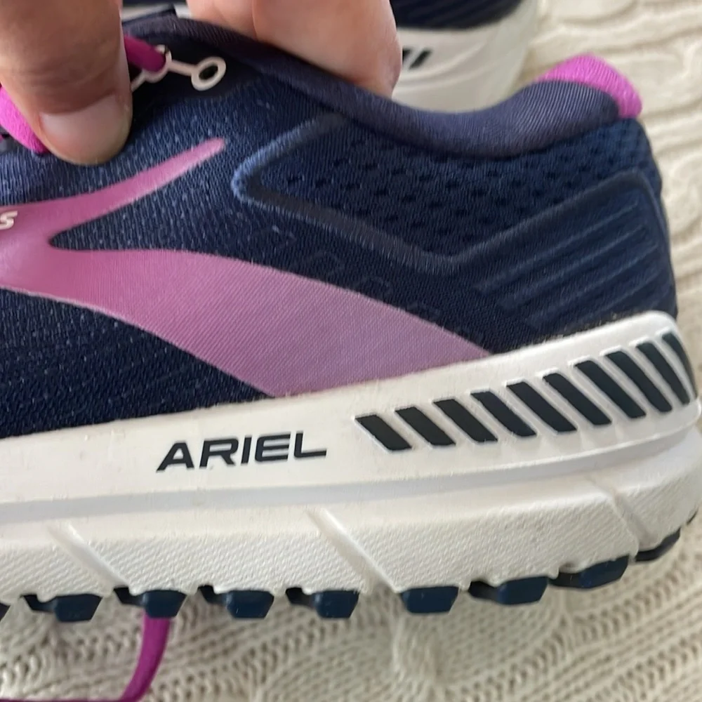 Brooks Ariel '20 8W road-running model Peacoat/Vivid Viola/White high stability